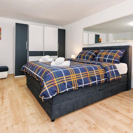 Relaxing 2Bd Apartment, Ground Floor - Walk To Old Town Split Buitenkant foto