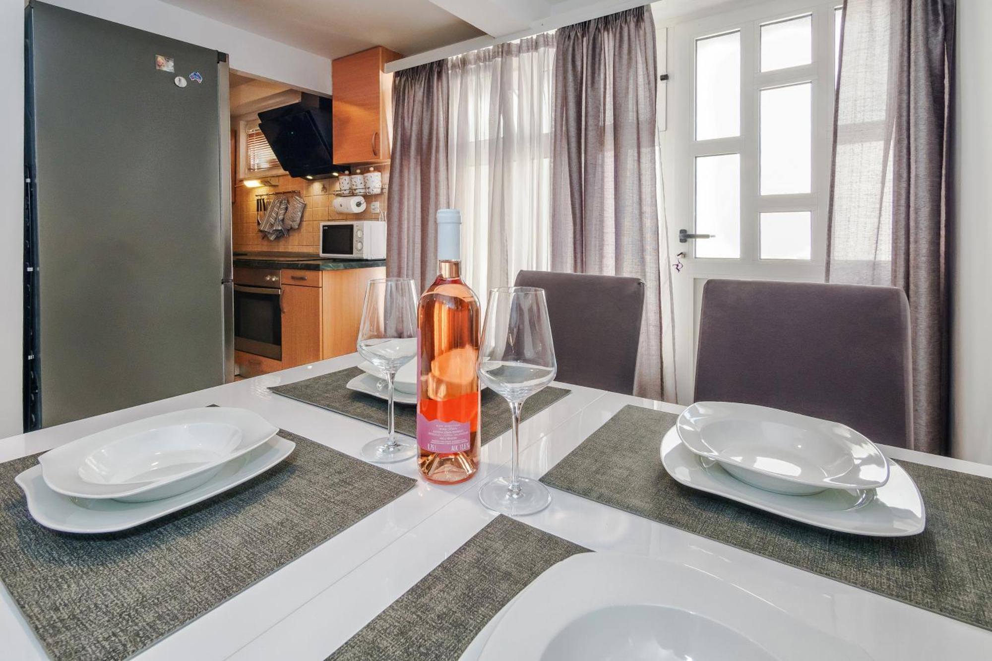 Relaxing 2Bd Apartment, Ground Floor - Walk To Old Town Split Buitenkant foto