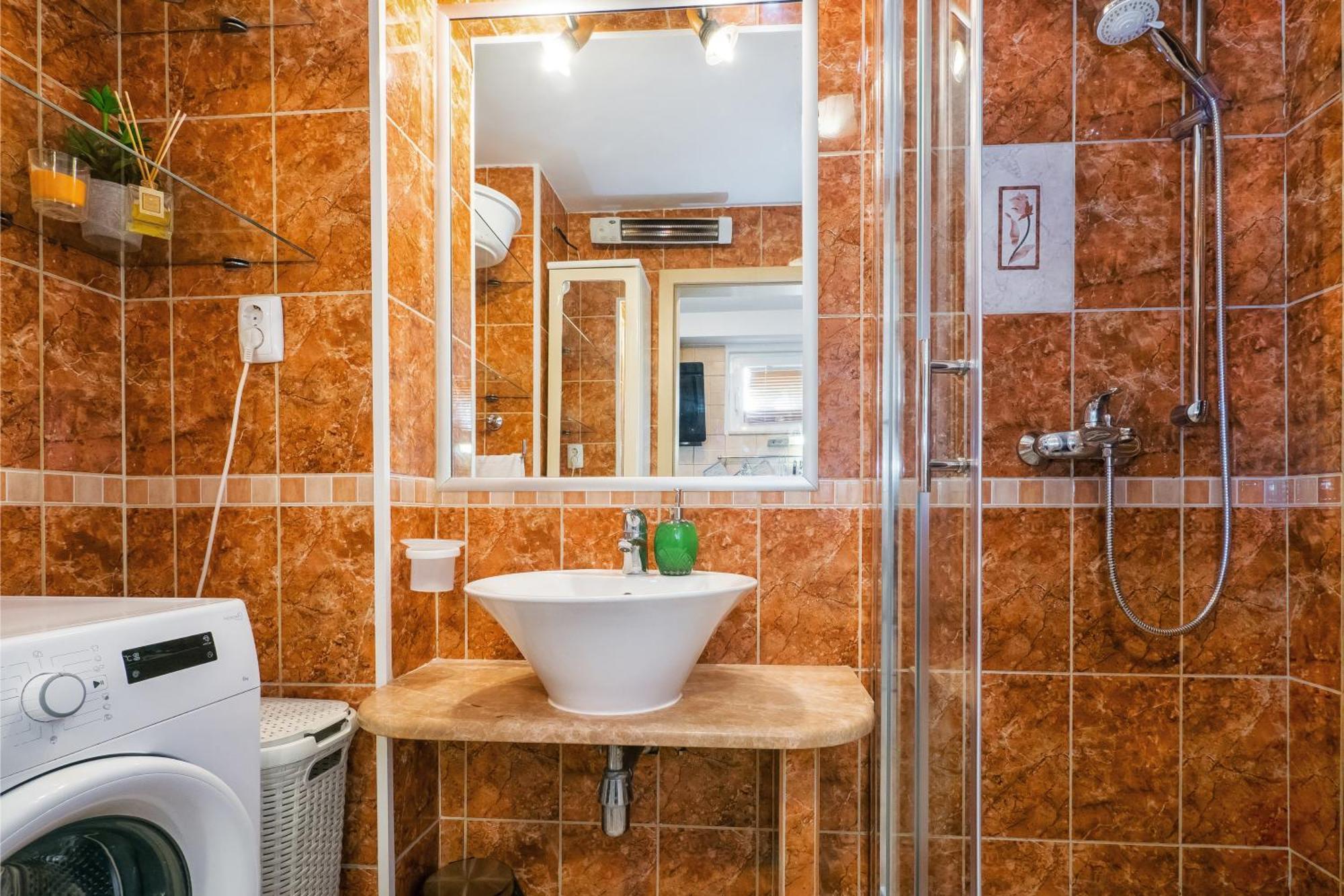 Relaxing 2Bd Apartment, Ground Floor - Walk To Old Town Split Buitenkant foto