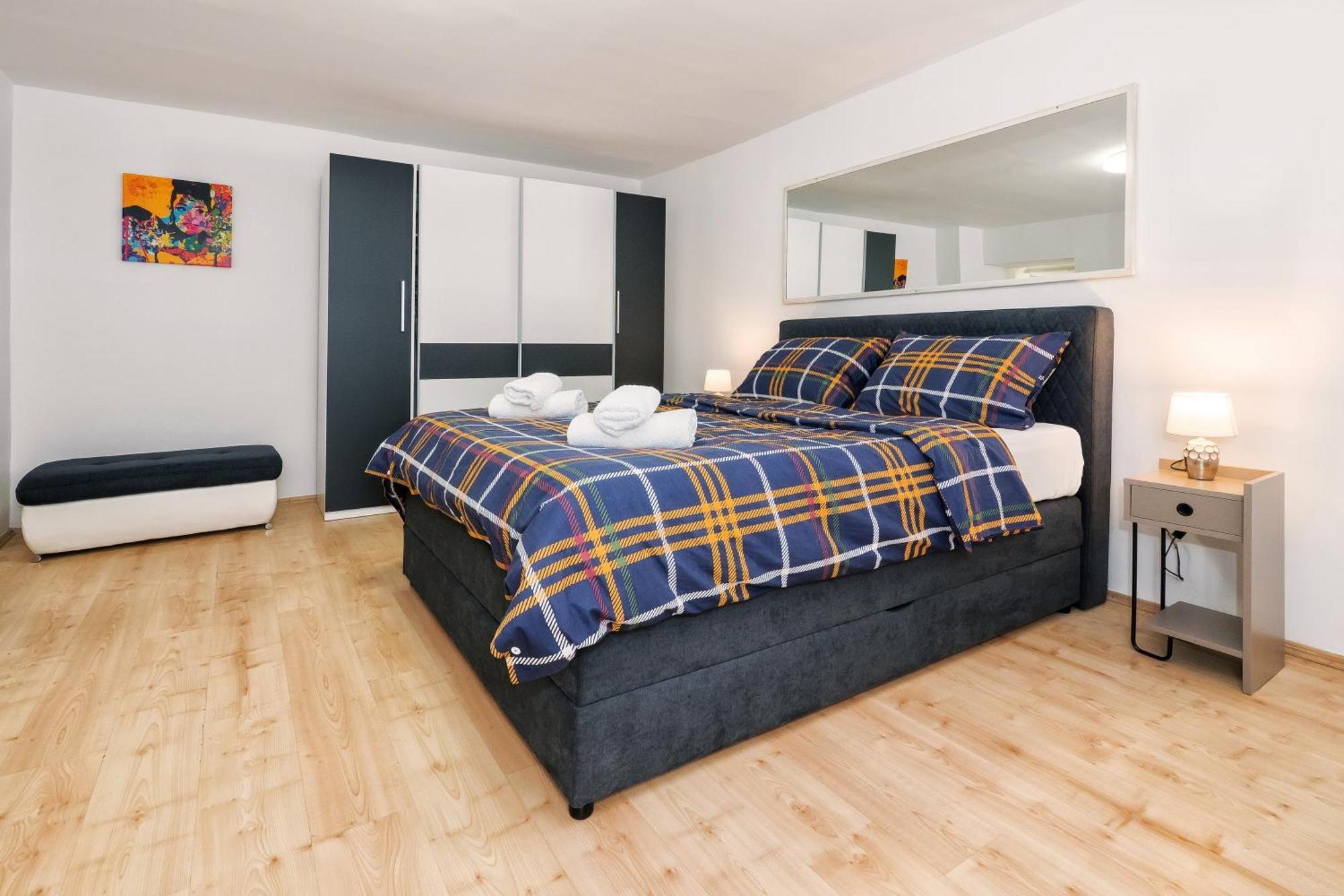 Relaxing 2Bd Apartment, Ground Floor - Walk To Old Town Split Buitenkant foto