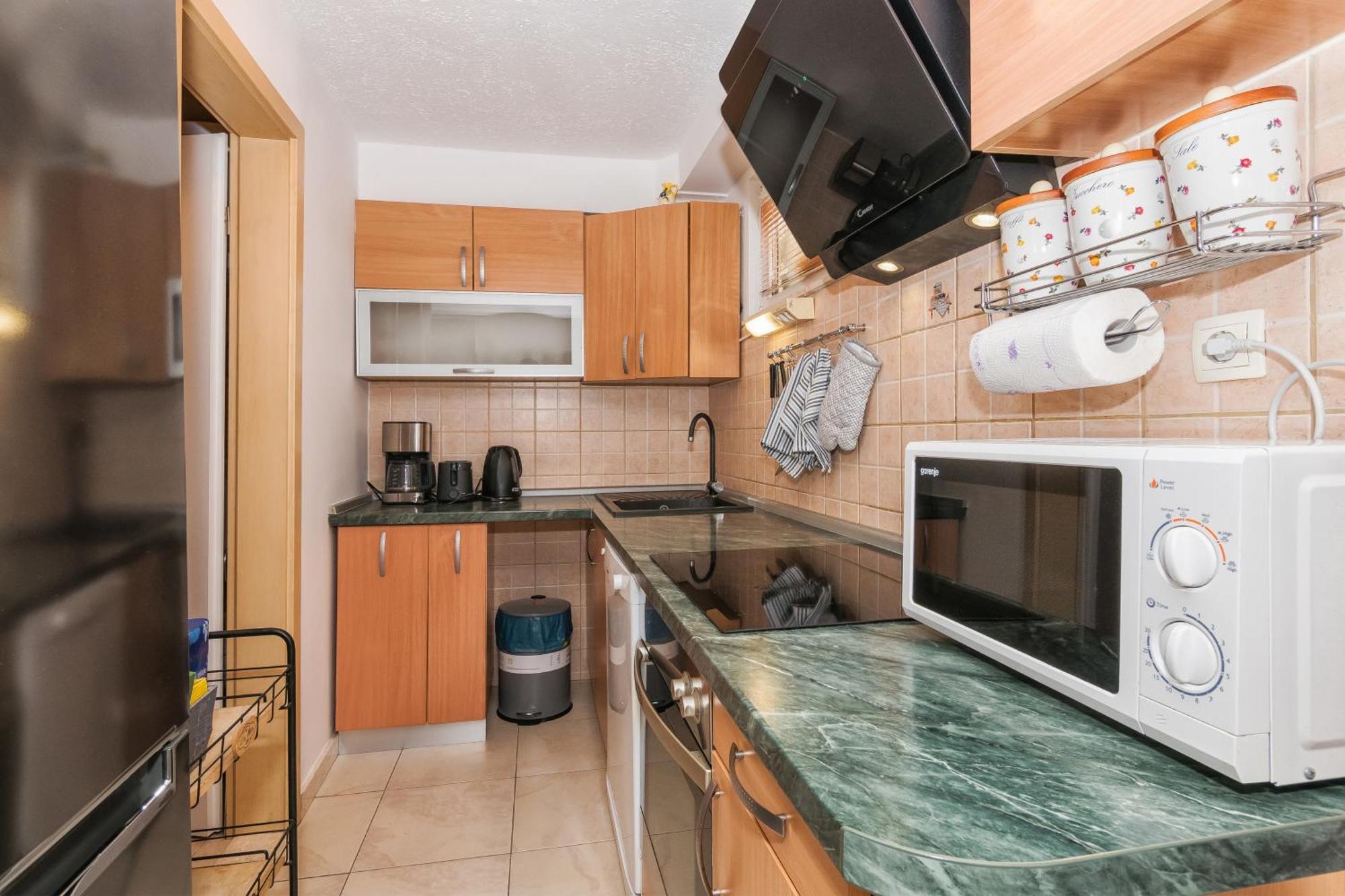 Relaxing 2Bd Apartment, Ground Floor - Walk To Old Town Split Buitenkant foto