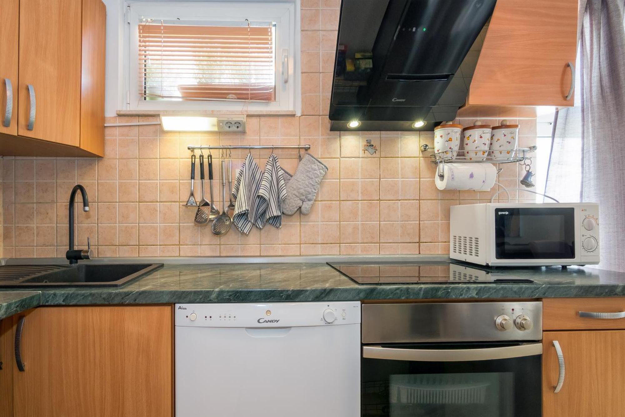 Relaxing 2Bd Apartment, Ground Floor - Walk To Old Town Split Buitenkant foto