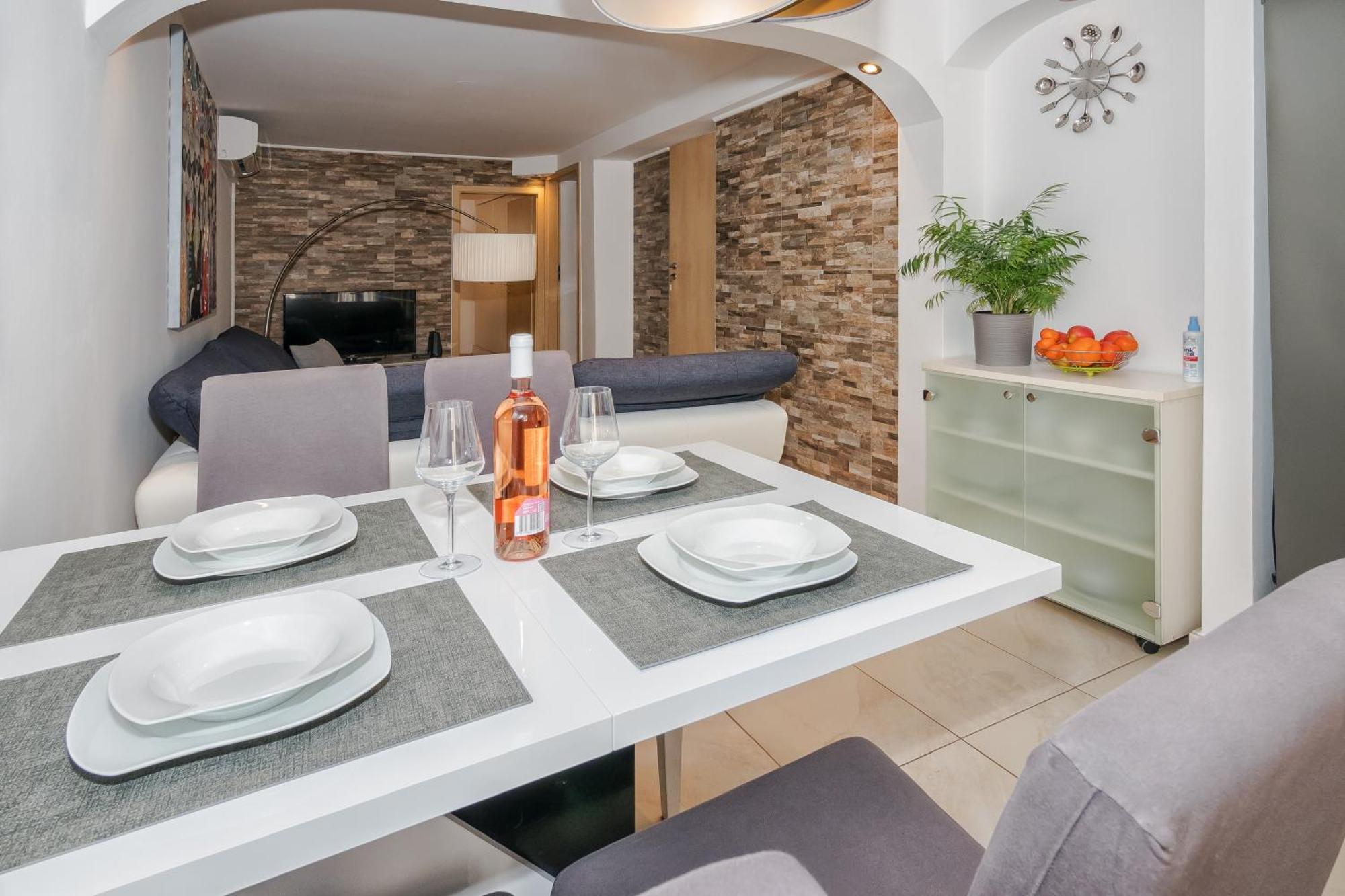 Relaxing 2Bd Apartment, Ground Floor - Walk To Old Town Split Buitenkant foto