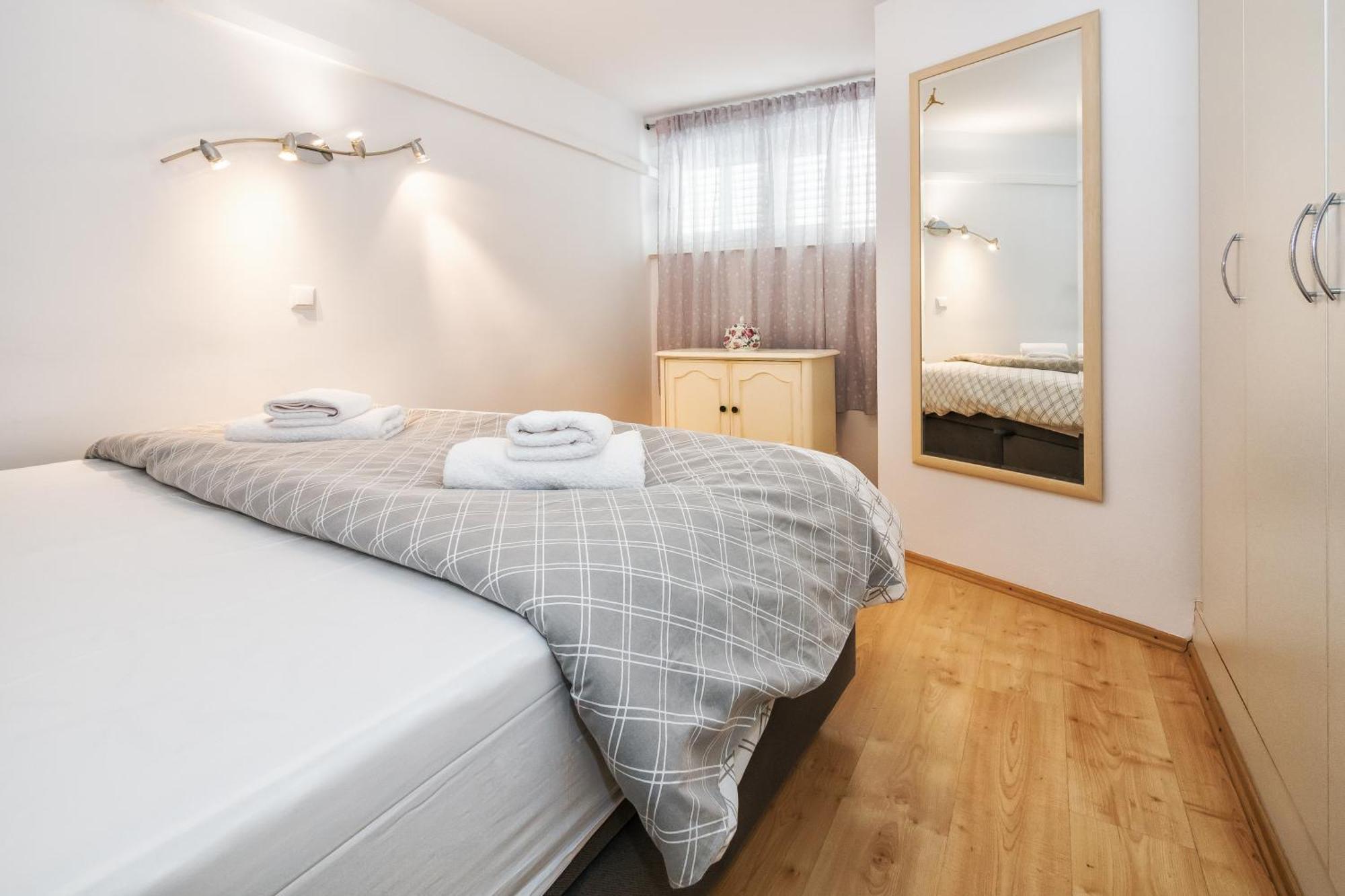 Relaxing 2Bd Apartment, Ground Floor - Walk To Old Town Split Buitenkant foto