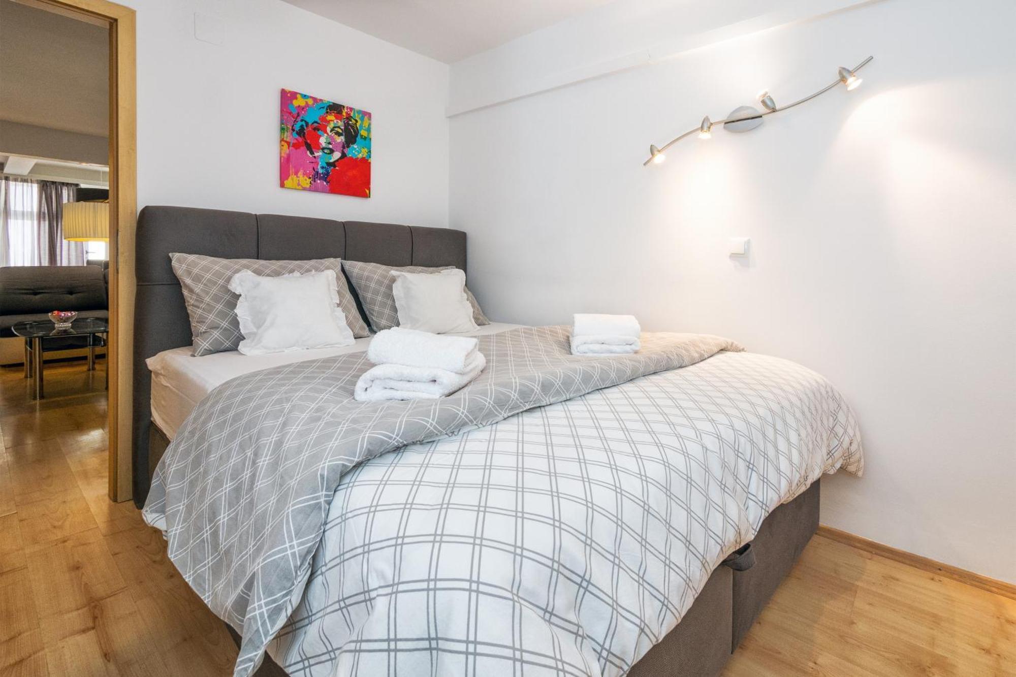 Relaxing 2Bd Apartment, Ground Floor - Walk To Old Town Split Buitenkant foto