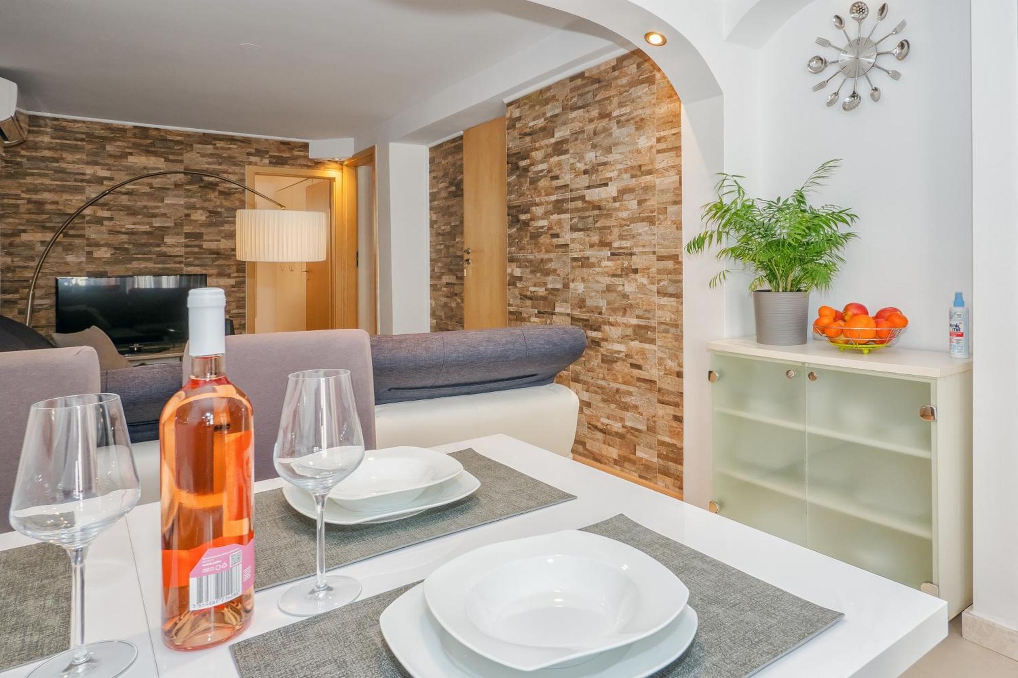 Relaxing 2Bd Apartment, Ground Floor - Walk To Old Town Split Buitenkant foto